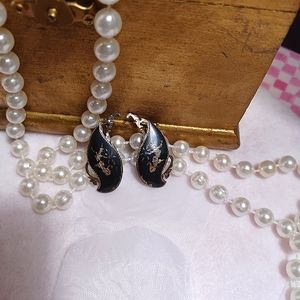 Vintage Siam sterling screw back earrings